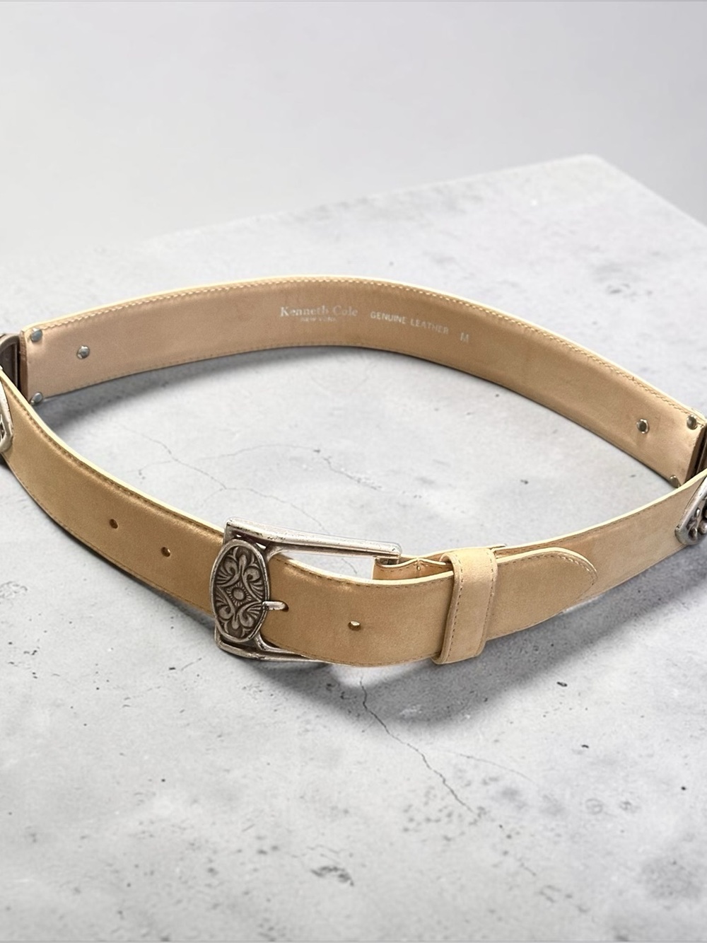 Vintage Kenneth Cole Women's Beige Leather Belt with Decorative Buckle SZ Med.